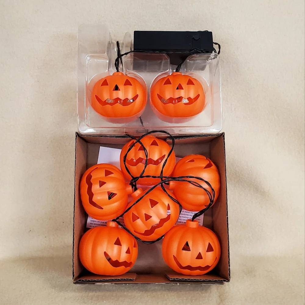 String of 8 halloween battery operated led orange blinking pumpkin lights